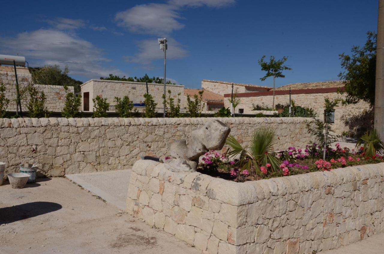 Vivere Gli Iblei - Maison En Plain Air Ragusa Bagian luar foto